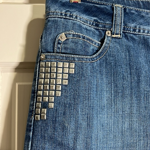 CHRISTIANA ZINN STUDDED DENIM BERMUDA SHORTS-SIZE 4 - Picture 2 of 12